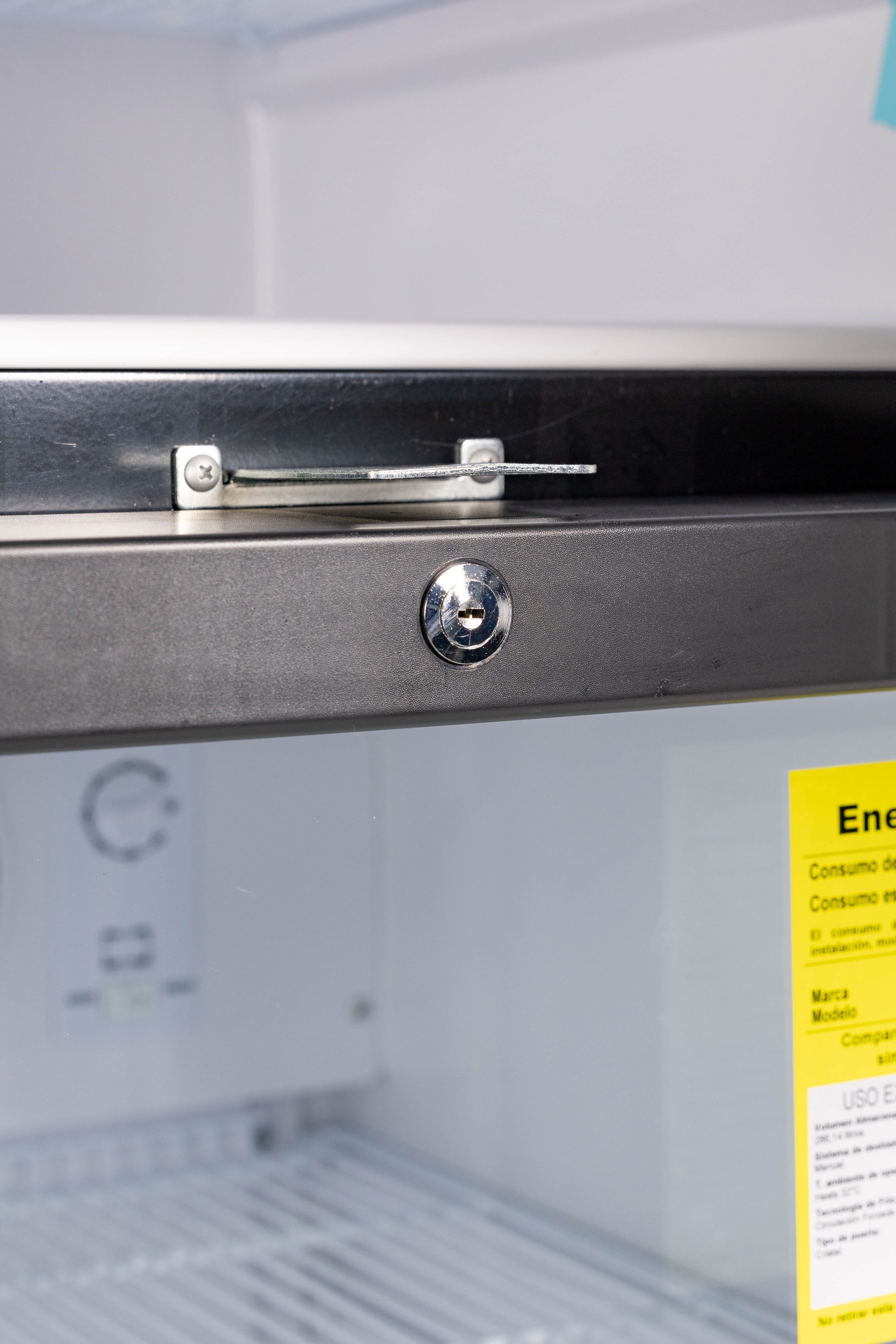 VITRINA REFRIGERADA SWAN 286 LITROS CON CONGELADOR SUPERIOR | SCD-370B